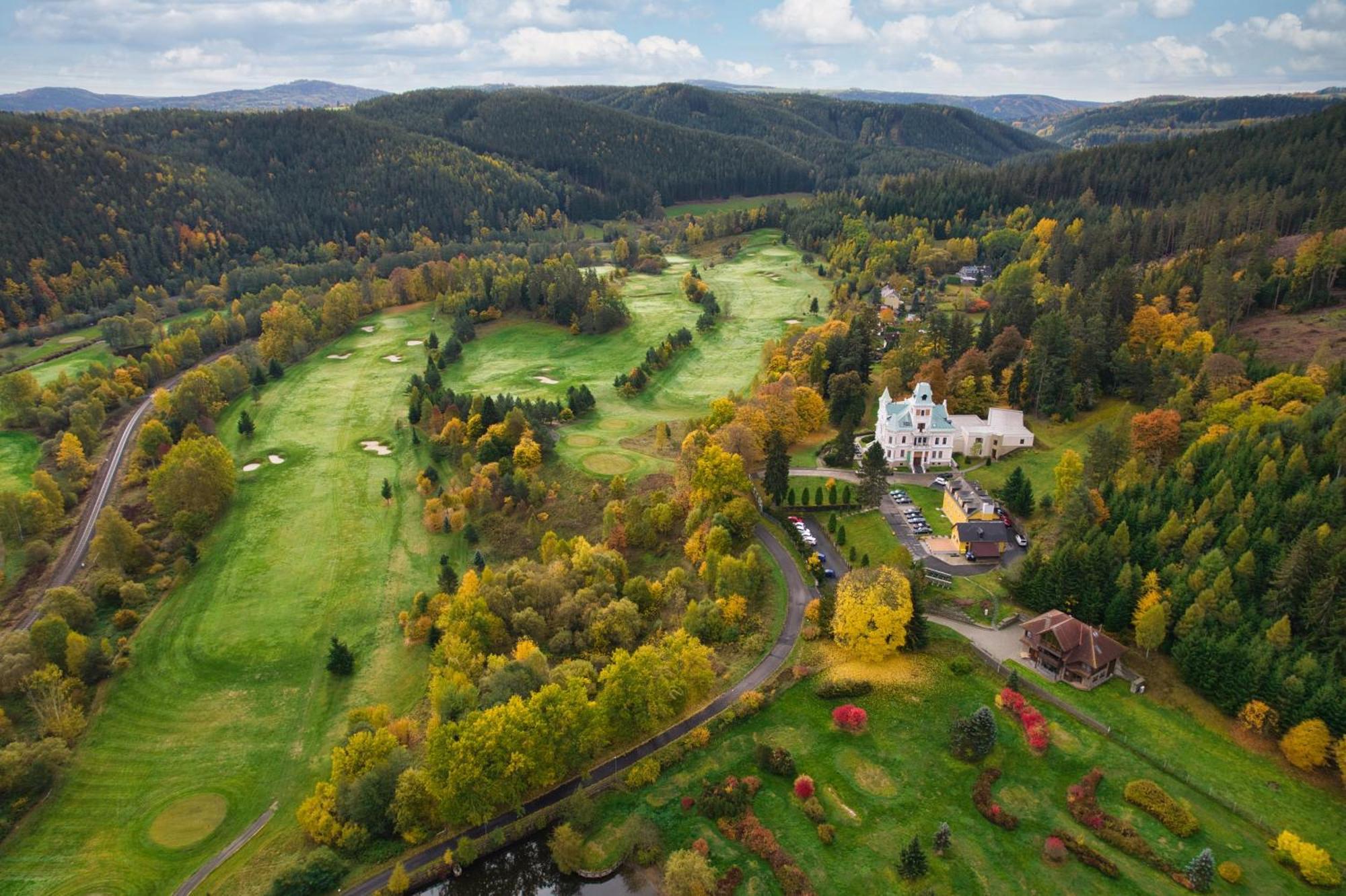 Pension U Golfu Cihelny KLV Exterior foto